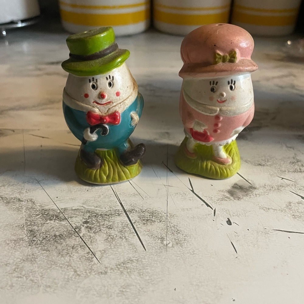 Vintage 1977 Humpty Dumpty and Wife Salt & Pepper Shakers